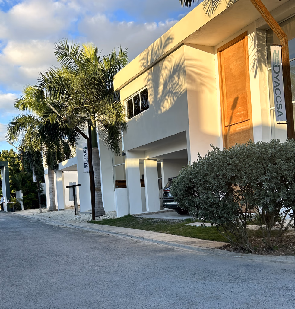 Exterior 1